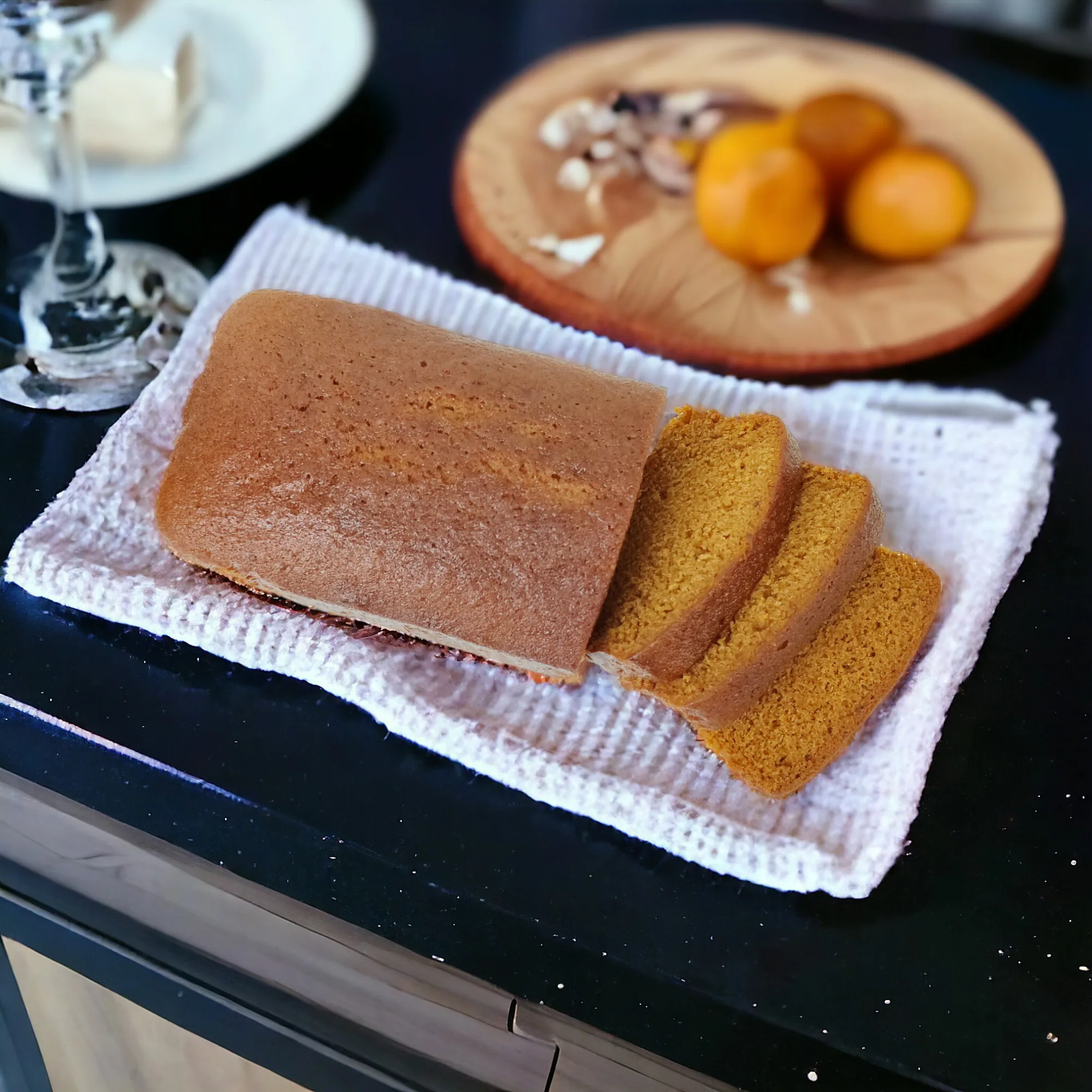 Ginger loaf slices